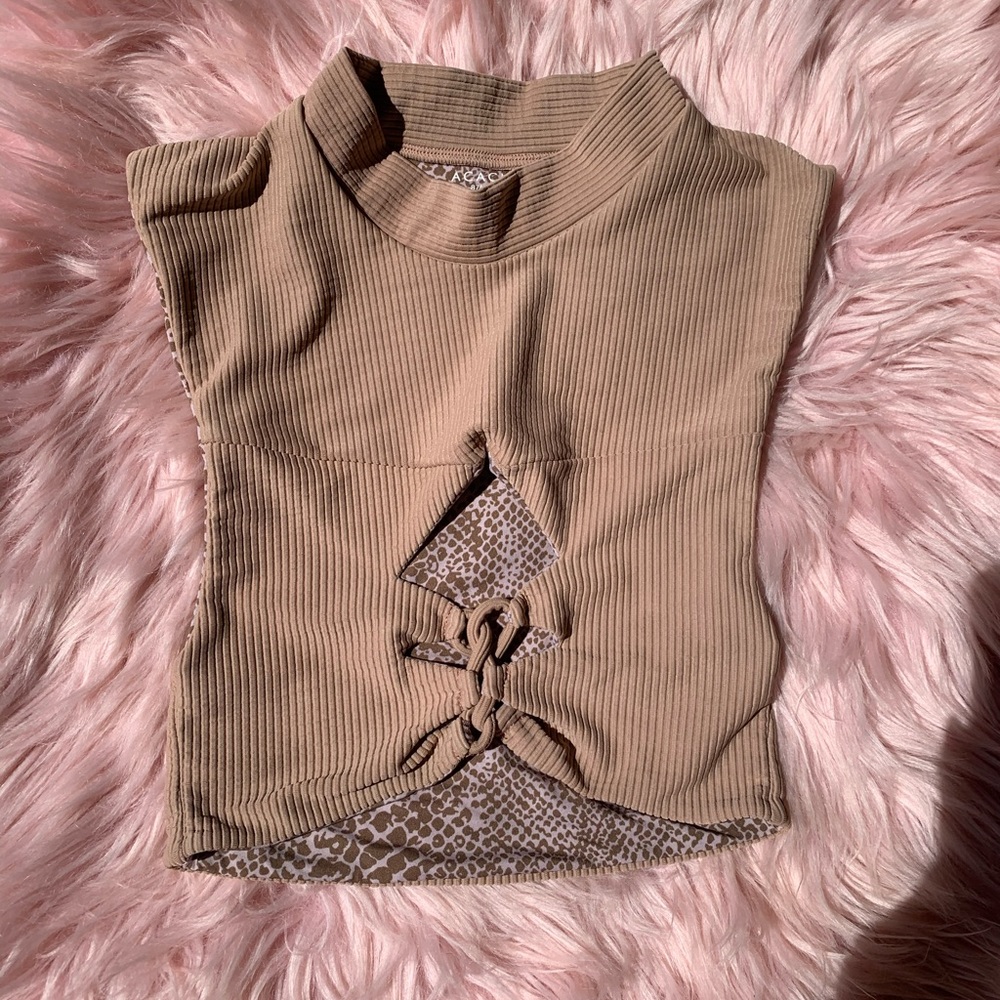 ❌SOLD❌ Ribbed Acacia Top